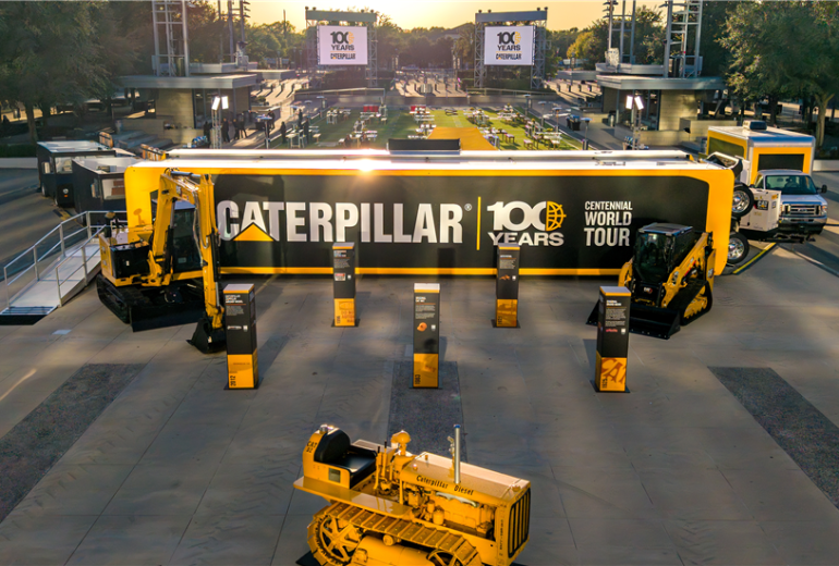 Caterpillar svin 100. gadadienu