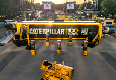 Caterpillar svin 100. gadadienu